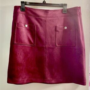 LOFT Faux Suede Button Mini Pocket Skirt
SIZE 14     Eggplant/Burgundy C…